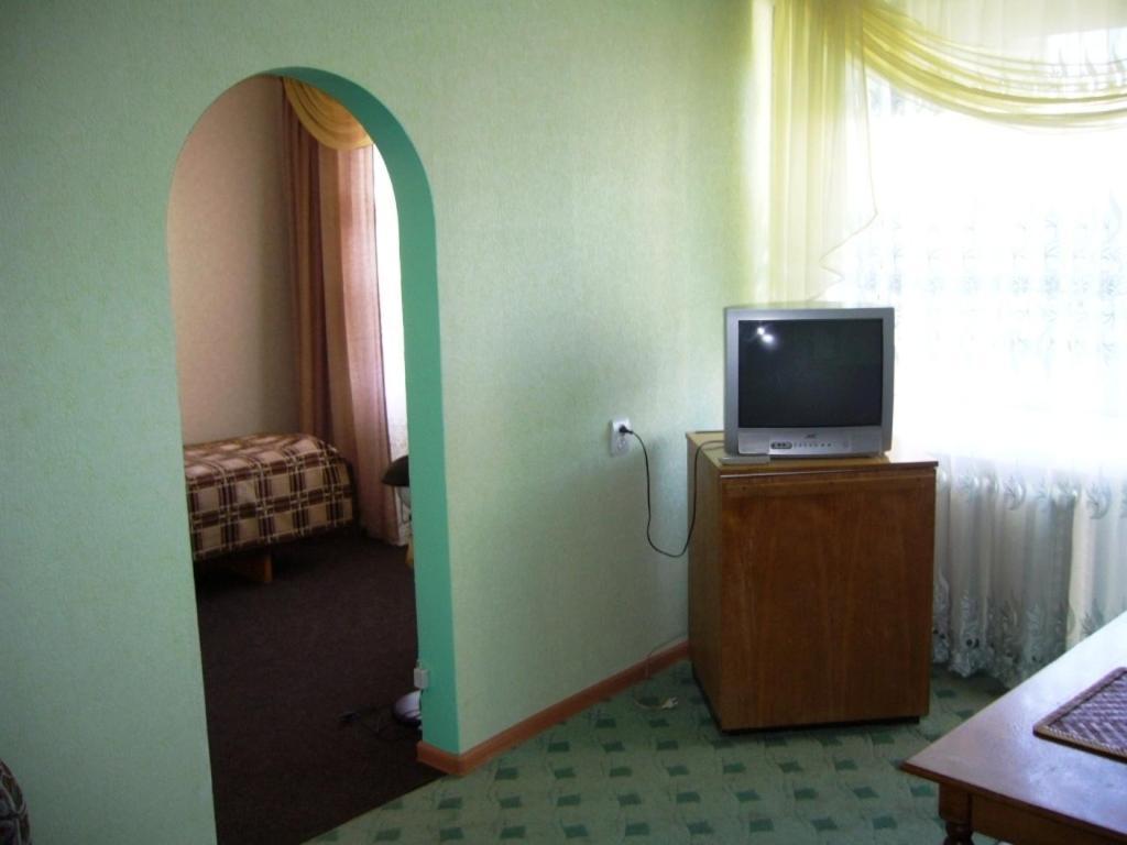 Hotel Profspilkovyi Lutsk Exterior photo