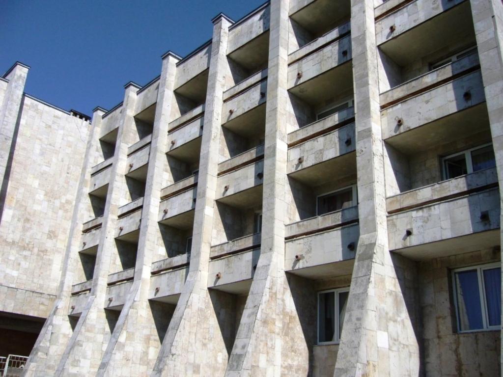 Hotel Profspilkovyi Lutsk Exterior photo