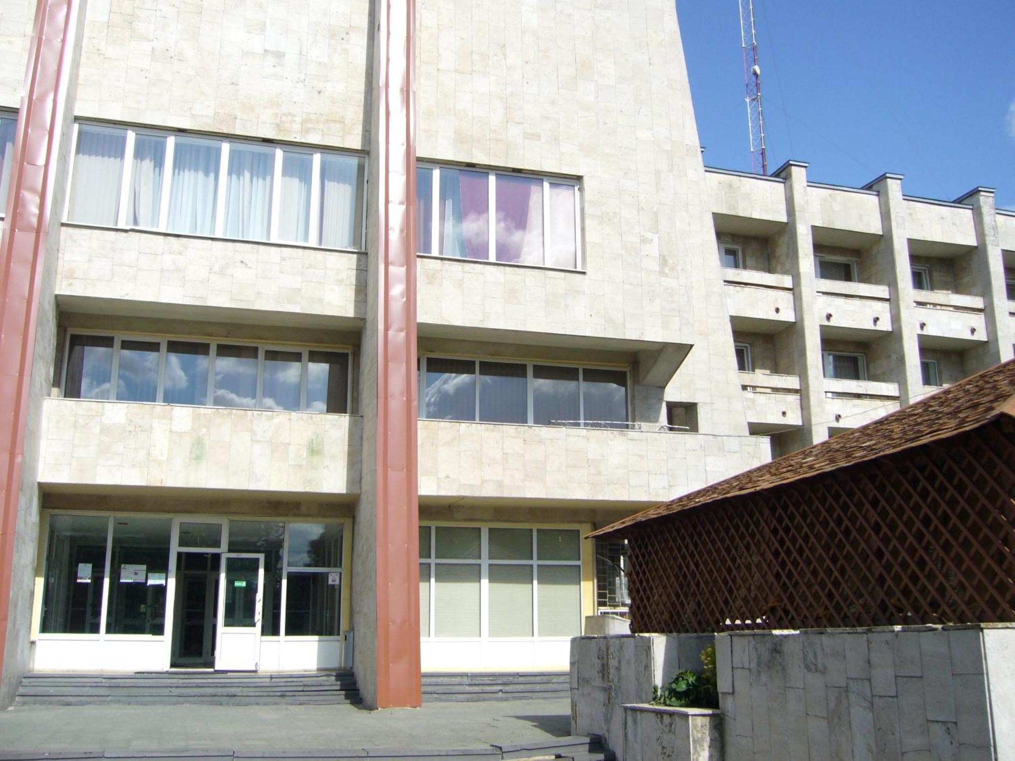 Hotel Profspilkovyi Lutsk Exterior photo